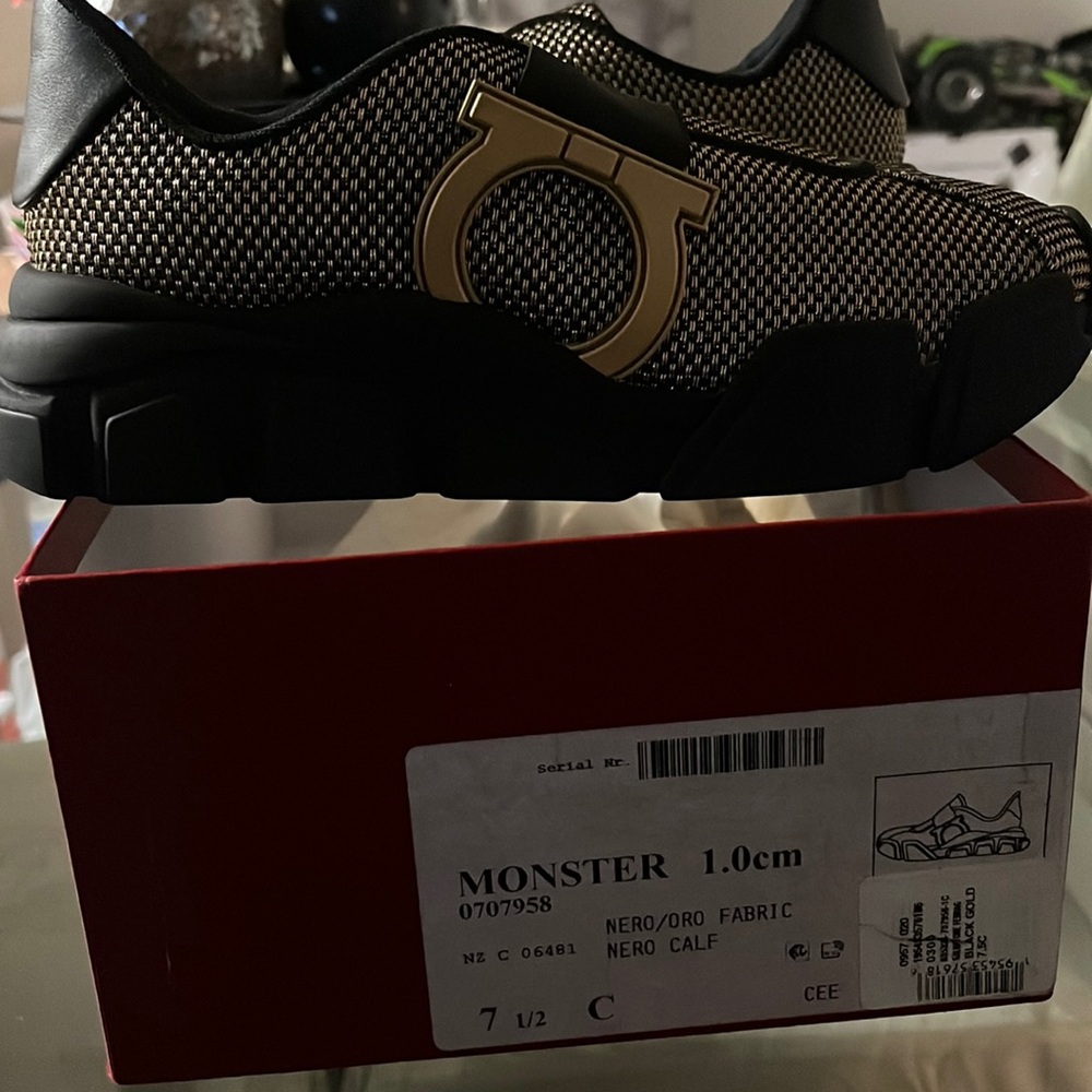 Womens sneakers never worn size 7 1/2